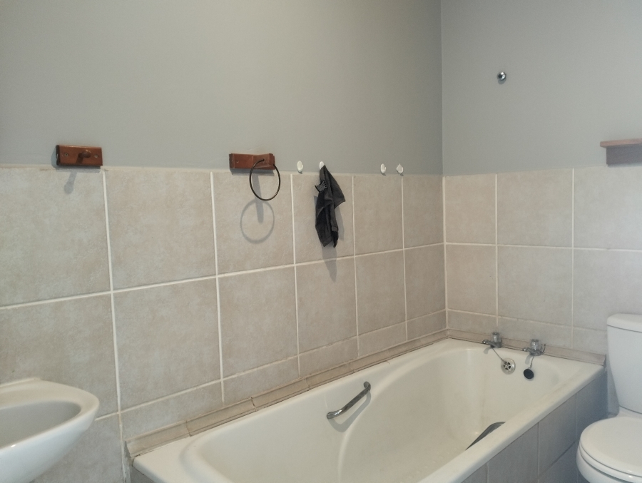 To Let 2 Bedroom Property for Rent in Wavecrest Eastern Cape